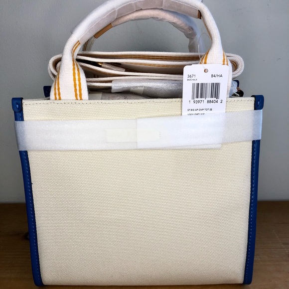 New Coach Tote 22 With Sci-Fi Big Apple Camp Print Chalk - Picture 2 of 7